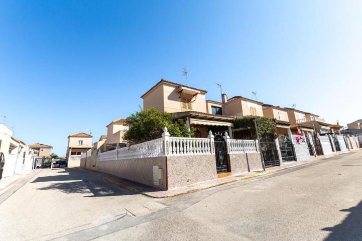 Bungalow en venta en Torrevieja, Los Balcones - Los Altos del Edén photo 0