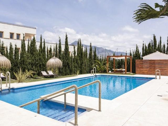 Apartamento en venta en Marbella, Nueva Andalucía photo 0