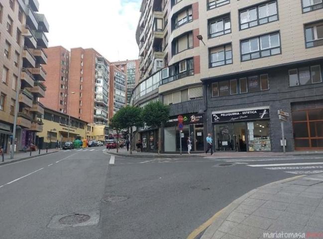 Local comercial en venta en Basauri, Basauri photo 0