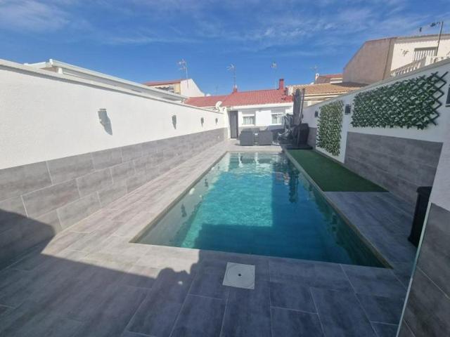 Chalet en venta en Torrevieja, Zona los Frutales photo 0