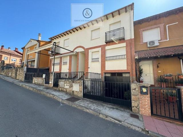 Chalet en venta en Candeleda photo 0