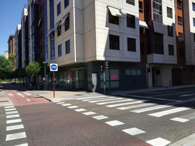 Local comercial en venta en Palencia, Campo de la juventud photo 0