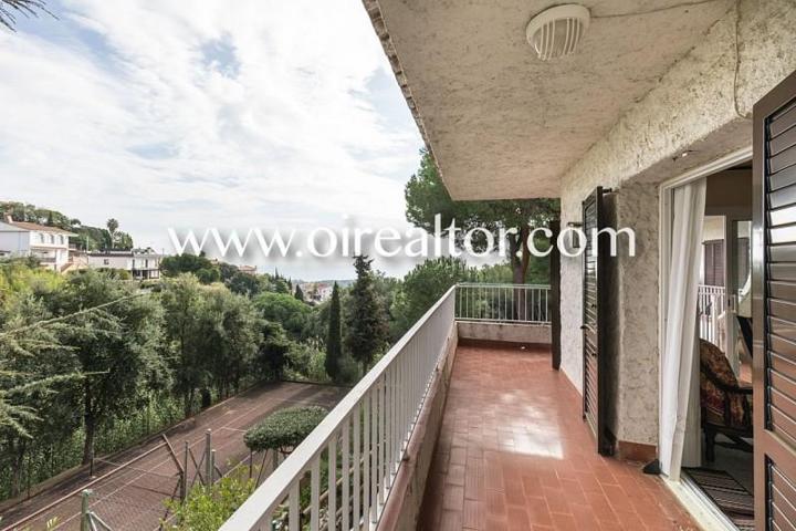 Casas de pueblo en venta en Sant Cebrià de Vallalta photo 0