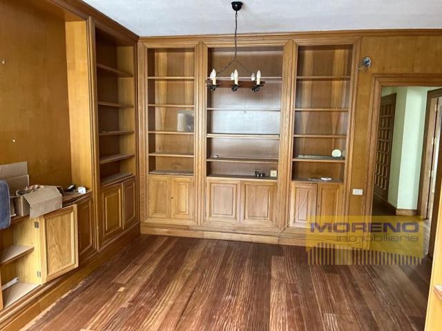 Piso en venta en Sarria photo 0