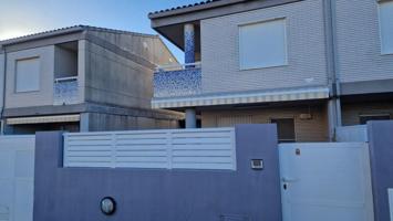 Adosada en venta en Almazora-Almassora, Playa photo 0