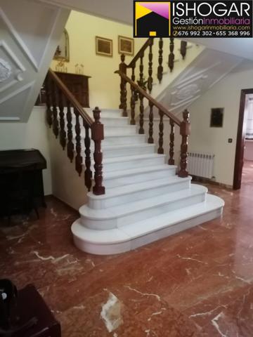 Casa en venta en Valdepeñas, Centro photo 0