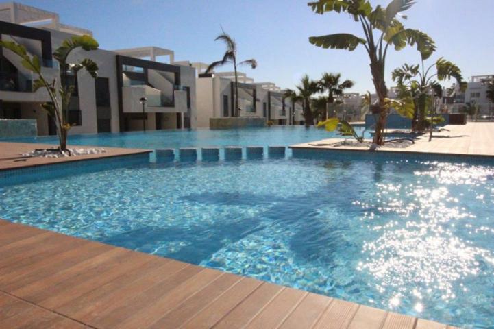 Apartamento en venta en Torrevieja, Punta Prima - Urb. Rocio del Mar photo 0