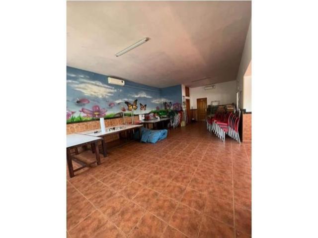 Local comercial en venta en Estepona photo 0