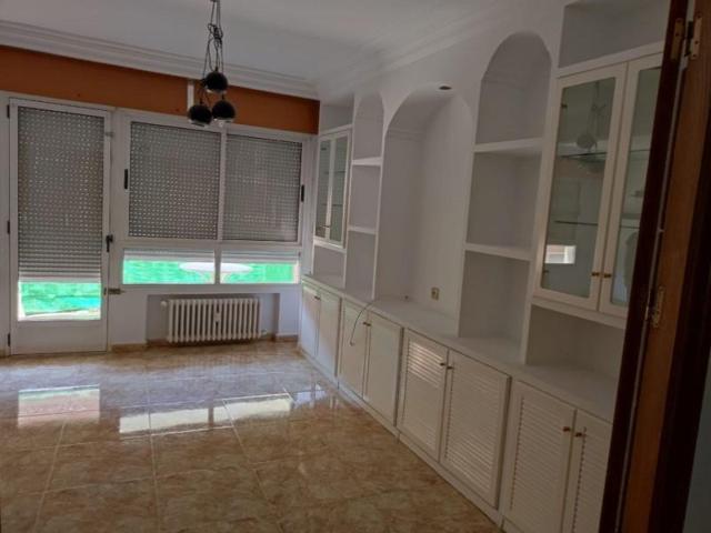 Piso en venta en Albacete photo 0