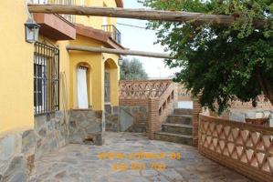 Chalet en venta en Dúrcal, Centro photo 0