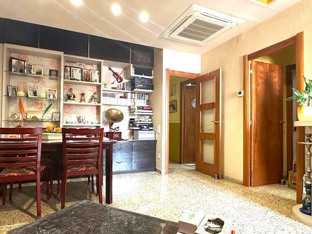 Piso en venta en Sant Boi de Llobregat, Vinyets - Moli Vell photo 0