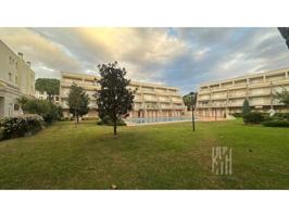 Piso en venta en L'Escala photo 0