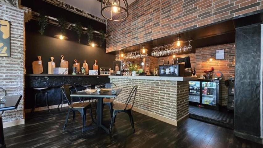 Local comercial en alquiler en Marbella, Playa de la Fontanilla photo 0