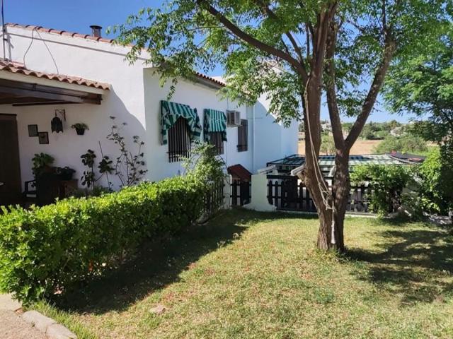 Chalet en venta en Almendralejo, Carretera Badajoz photo 0