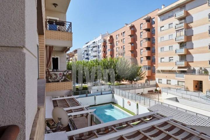 Piso en venta en Jaén, Boulevard photo 0