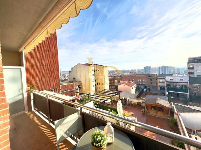 Piso en venta en Rubí photo 0