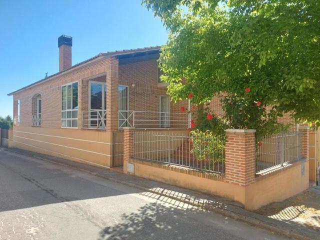 Chalet en venta en Santiuste de San Juan Bautista photo 0