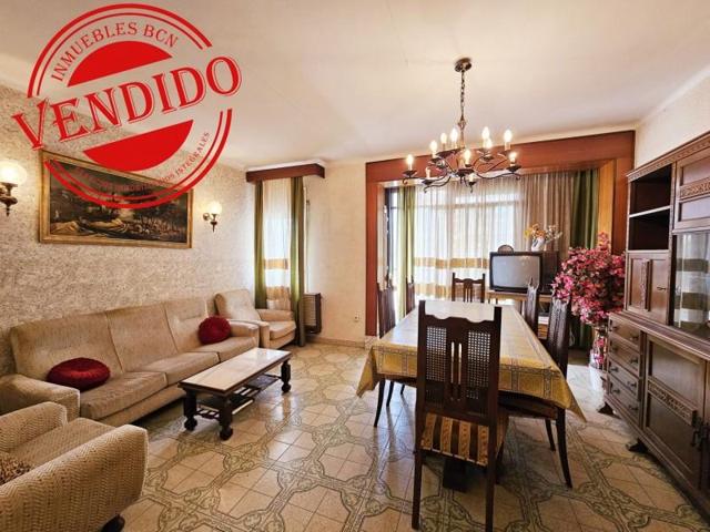 Piso en venta en Barcelona, Nou Barris - Guineueta photo 0