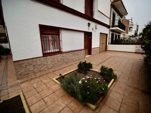 Casas de pueblo en venta en Gelves, Gelves photo 0