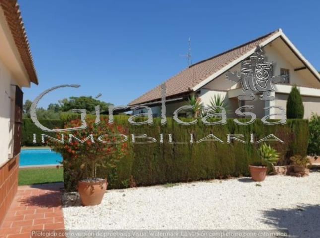 Chalet en venta en Carmona, Urbanizaciones photo 0