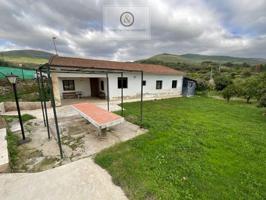 Chalet en venta en Candeleda photo 0