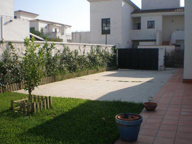 Adosada en venta en Aznalcázar, Club de Golf Las Minas photo 0