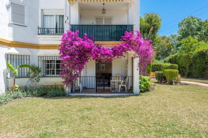 Apartamento en venta en Estepona, Costa Del Sol photo 0