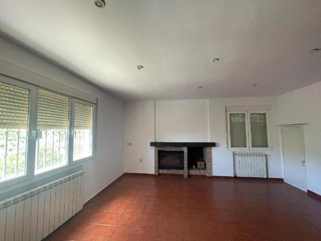 Casa con terreno en venta en Robledo de Chavela photo 0