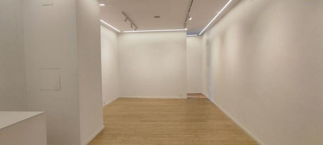 Local comercial en venta en Santiago de Compostela, O Ensanche photo 0