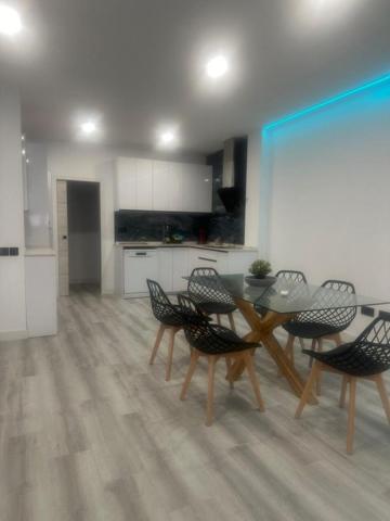 Piso en venta en Cádiz, Casco Historico - Barrio La Vina photo 0