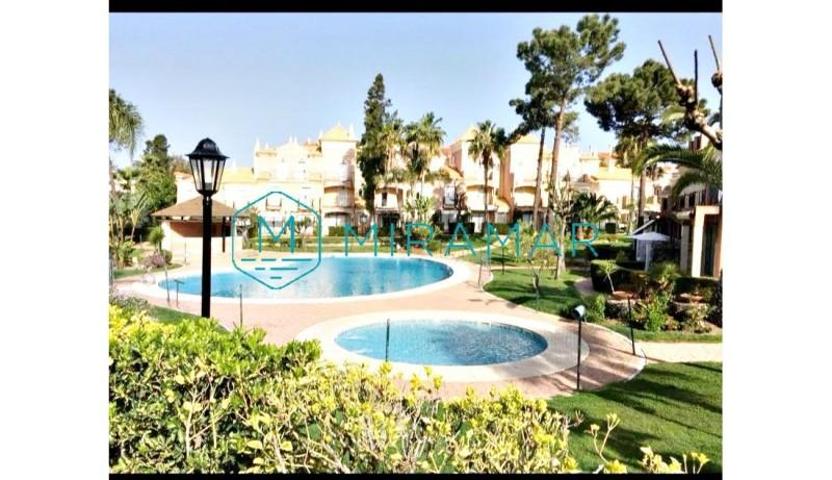 Adosada en venta en Lepe, Islantilla - Campo de Golf photo 0