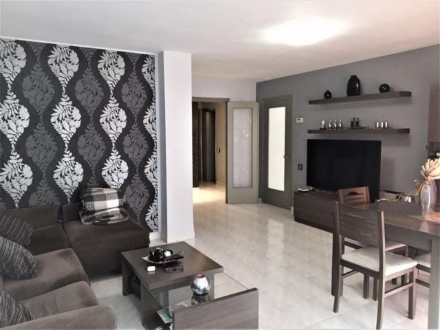 Piso en venta en Girona, Sant Narcis photo 0