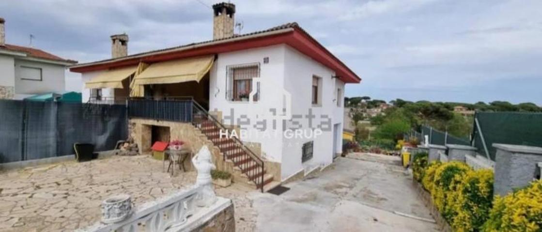 Chalet en venta en Sils photo 0