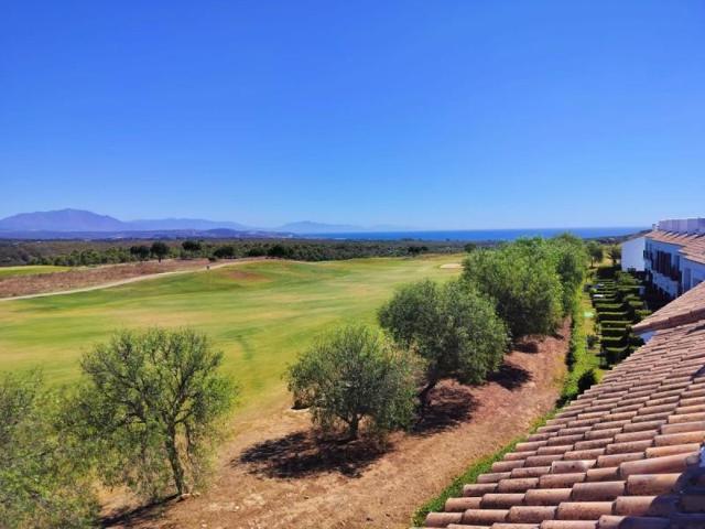 Adosada en venta en San Roque, Alcaidesa photo 0