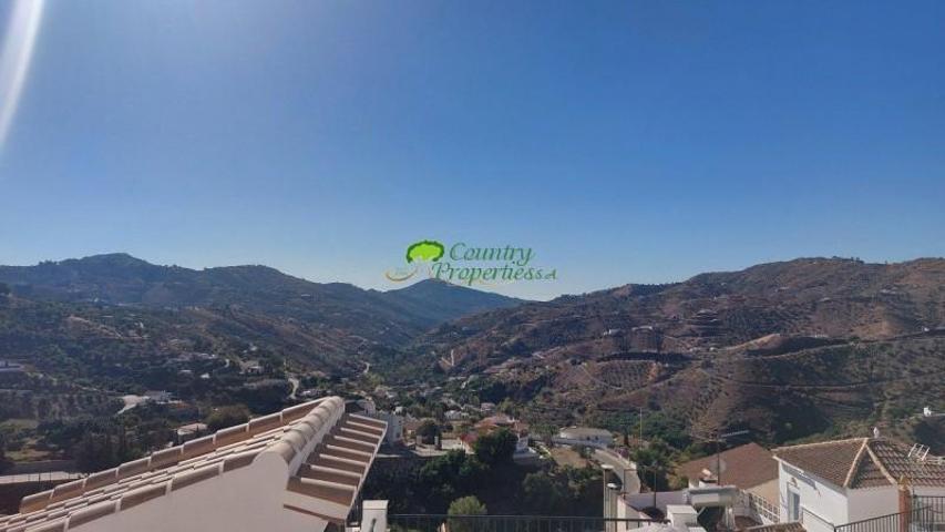 Casas de pueblo en venta en Canillas de Albaida, Canillas De Albaida photo 0