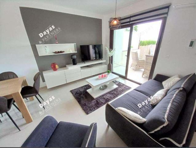 Apartamento en venta en Algorfa, La Finca Golf Resort photo 0