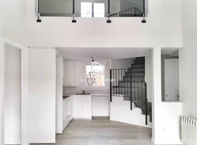 Duplex en venta en Olot photo 0