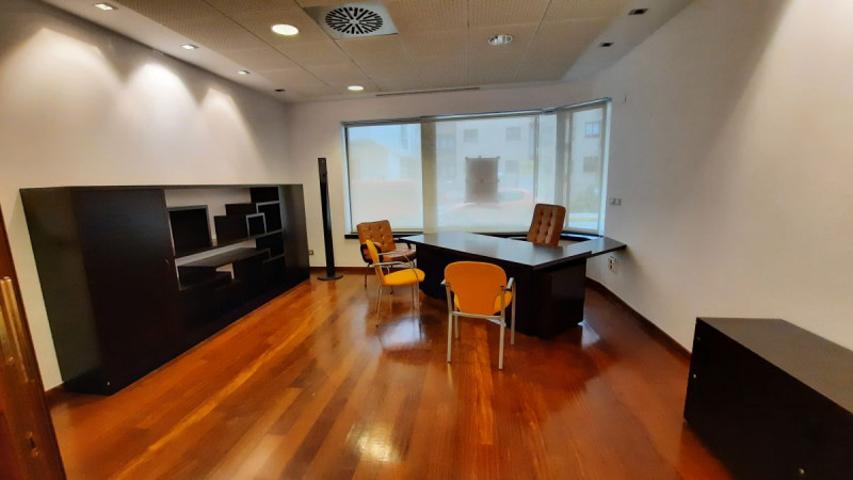 Local comercial en venta en Oleiros, Sta. Cristina photo 0