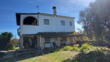 Casa con terreno en venta en Pilas photo 0