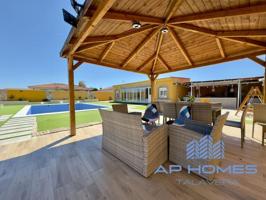 Chalet en venta en Lucillos photo 0