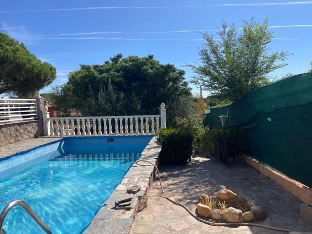 Chalet en venta en Colmenar de Oreja photo 0