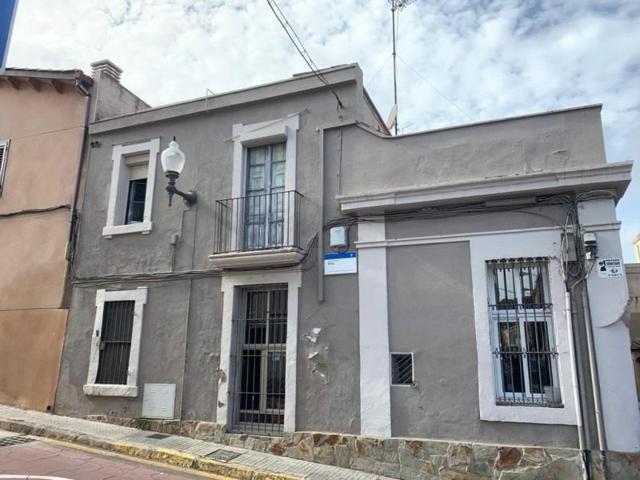 Casa en venta en Sant Boi de Llobregat, Casco Antiguo photo 0
