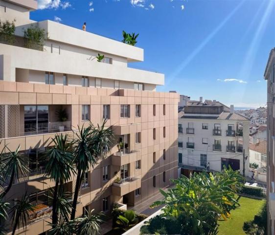 Apartamento en venta en Benalmádena, Arroyo De La Miel photo 0