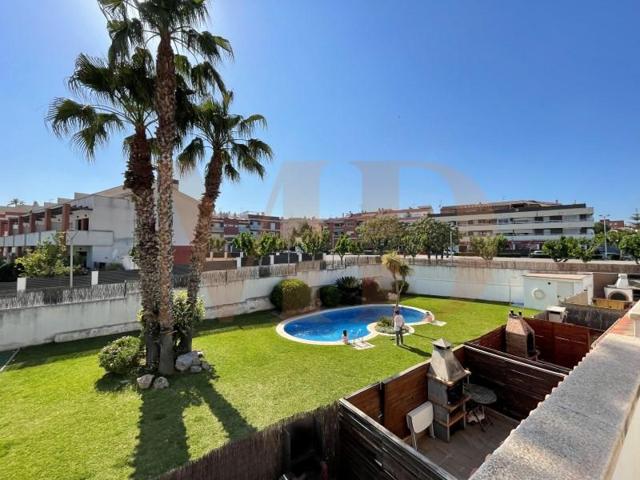 Casas de pueblo en venta en Cubelles photo 0