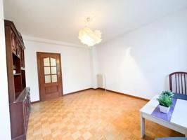 Piso en venta en Madrid, Aluche photo 0