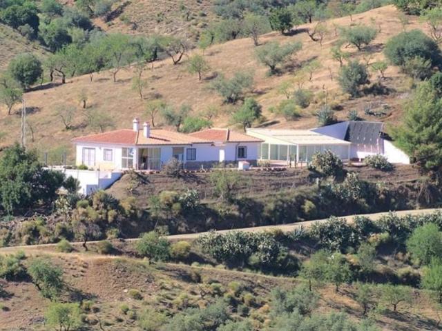 Chalet en venta en Sedella photo 0