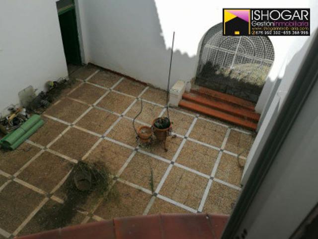 Casa en venta en Valdepeñas, Centro photo 0