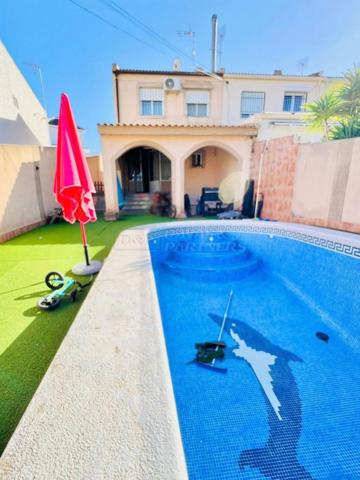 Adosada en venta en Torrevieja, Los Balcones photo 0