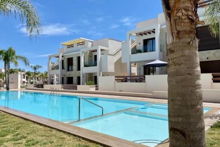 Bungalow en venta en Torrevieja, Los balcones photo 0