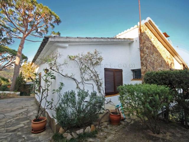 Casa con terreno en venta en Lloret de Mar, Canyelles photo 0